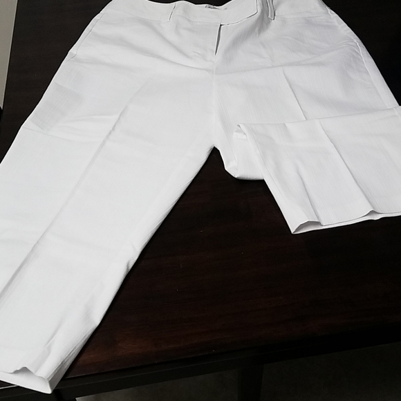 Woman's white capris - Picture 1 of 5